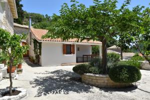 The building in which the holiday home is located