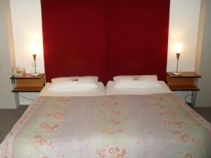 Postel nebo postele na pokoji v ubytování Hotel am Fluss