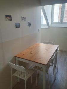 a wooden table and chairs in a room at B96 appart 2 bedrooms in Brussels