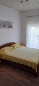 Posteľ alebo postele v izbe v ubytovaní Apartmani Ivka + 36 fotografií