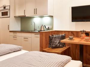 TV a/nebo společenská místnost v ubytování Superb Apartment in Schröcken with Sauna and Pool