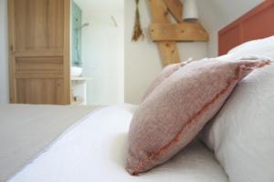 Posteľ alebo postele v izbe v ubytovaní Maison Chemin, chambres d'hôtes à Amboise