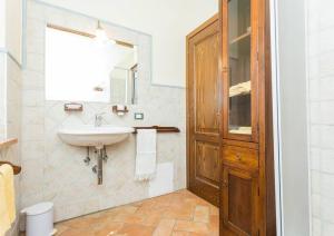 Et badeværelse på Agriturismo privato "La Casa Del Sole" + 38 billeder