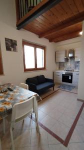 Kuchyň nebo kuchyňský kout v ubytování """ Holiday Properties Sicilian Breeze """