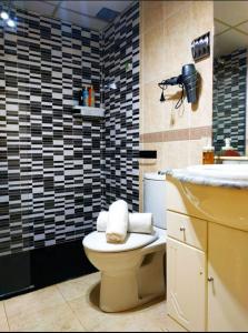 a bathroom with a toilet and a sink at Love&Frogs in Almuñécar