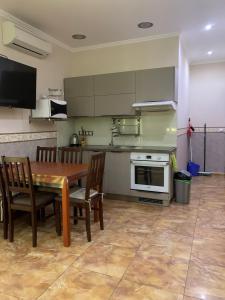 Villa Gracia Patince tesisinde mutfak veya mini mutfak