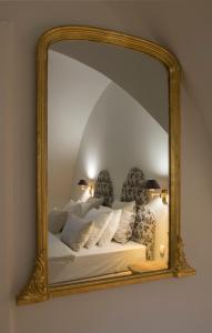 a mirror reflecting a bed with white pillows at Zamek Sarny - Schloss Scharfeneck in Kłodzko +174 photos