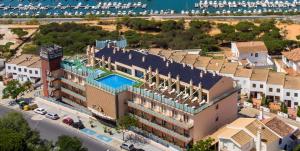 Bazén v ubytovaní Hotel Apartamento Martín Alonso Pinzón alebo v jeho blízkosti