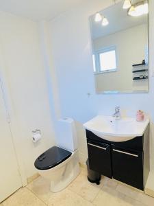 A bathroom at aday - Quiet and cozy house