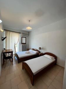 Postel nebo postele na pokoji v ubytování Balogiannis Hotel