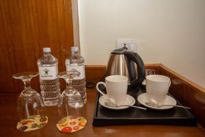 Set per la preparazione di tè e caffè presso Hotel Ghyampe Dada