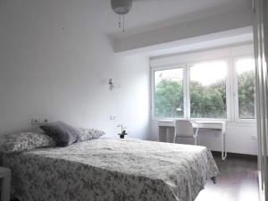 Postel nebo postele na pokoji v ubytování Carihuela Beach Suite Apartment