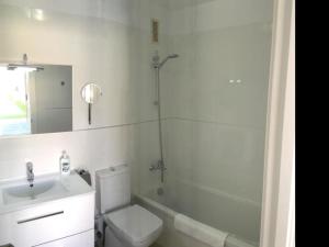 Koupelna v ubytování DUPLEX C9 con PISCINA PRIVADA