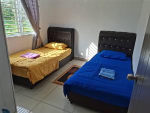 En eller flere senger på et rom på Abah StayCation