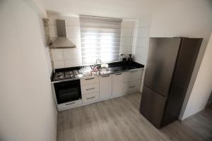 Кухня или кухненски бокс в Linaden Apart
