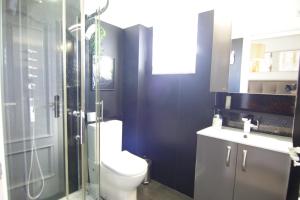 Ένα μπάνιο στο Chalet con Piscina Privada, Aguas Nuevas, Torrevieja +9 φωτογραφίες