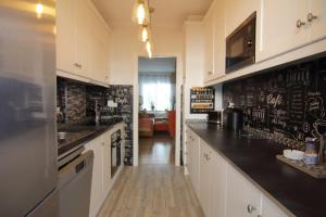 Η κουζίνα ή μικρή κουζίνα στο Chalet con Piscina Privada, Aguas Nuevas, Torrevieja