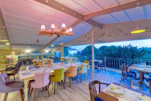 A restaurant or other place to eat at Gurel Garden House