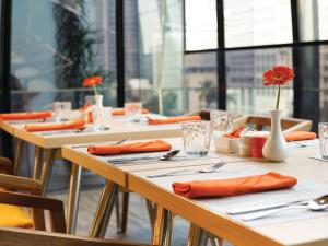 Restoran atau tempat lain untuk makan di HARRIS Suites fx Sudirman