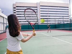 Tenis dan/atau kemudahan skuasy di HARRIS Suites fx Sudirman atau berdekatan