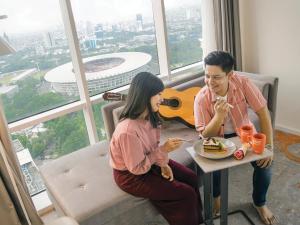 Tetamu yang menginap di HARRIS Suites fx Sudirman
