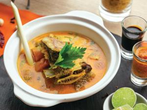 Makanan di atau berdekatan hotel