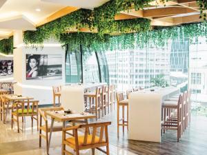 Restoran atau tempat lain untuk makan di HARRIS Suites fx Sudirman