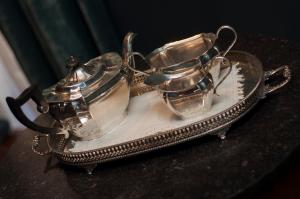 Příslušenství pro přípravu čaje a kávy v ubytování The Coleridge Boutique Hotel In Valletta