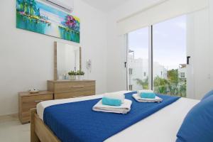 Postel nebo postele na pokoji v ubytování Villa Amarilia - Nissi Beach Area + 31 fotografií