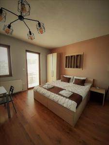 a bedroom with a large bed and a wooden floor at Villa La Munte in Kruševo