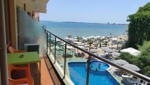 Fotografie z fotogalerie ubytování Beachfront Apartments by Marty's na Slunečném pobřeží