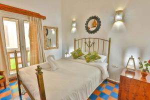 Postel nebo postele na pokoji v ubytování Luxury Riad Mounia