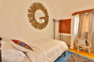 Postel nebo postele na pokoji v ubytování Luxury Riad Mounia