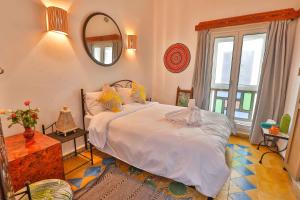 Postel nebo postele na pokoji v ubytování Luxury Riad Mounia