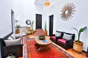 Posezení v ubytování Luxury Riad Mounia