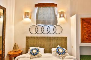 Postel nebo postele na pokoji v ubytování Luxury Riad Mounia