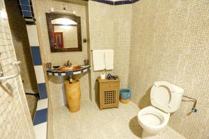 Koupelna v ubytování Luxury Riad Mounia