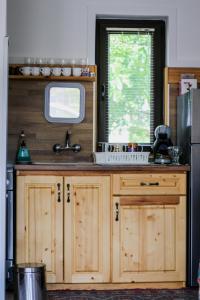 Kuchyň nebo kuchyňský kout v ubytování Къща за гости,,Вила Росица,, + 39 fotografií