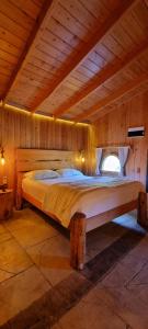 En eller flere senge i et værelse på Olympos Toprak evleri Earth houses