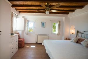 Postel nebo postele na pokoji v ubytování Villa Abella Paraga Mykonos, Traditional with amazing sea view, up to 6 people