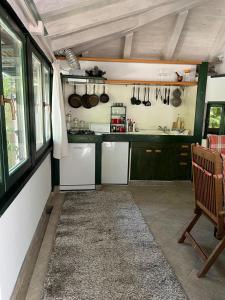 Kuchyň nebo kuchyňský kout v ubytování Romantic apartments