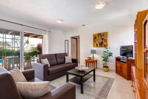 TV a/nebo společenská místnost v ubytování Villa Lantana by Villa Plus