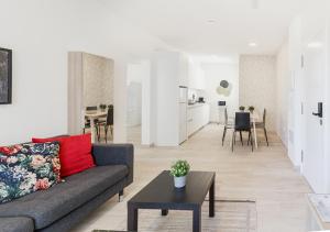 a living room with a couch and a table at Moderno apartamento urbano en barrio histórico 2ºI in Santa Cruz de Tenerife