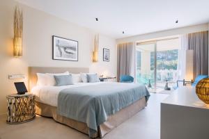 Кровать или кровати в номере El Vicenç de la Mar - Adults Only - Over 12