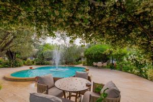 The swimming pool at or close to Gurel Garden House