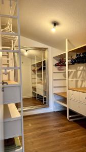 Ein Etagenbett oder Etagenbetten in einem Zimmer der Unterkunft Ferienhaus Oldenburg