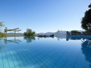 Bazén v ubytovaní Country Hotel Velani alebo v jeho blízkosti