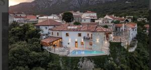 Bazén v ubytovaní Villa Evas Castle Crikvenica Riviera alebo v jeho blízkosti