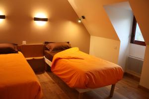 two beds in a room with an attic at ancien moulin à eau entièrement rénové in Prat