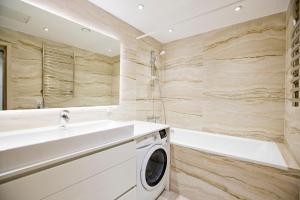 Gallery image of New! Spacious apartment in marina with a balcony in Pirita